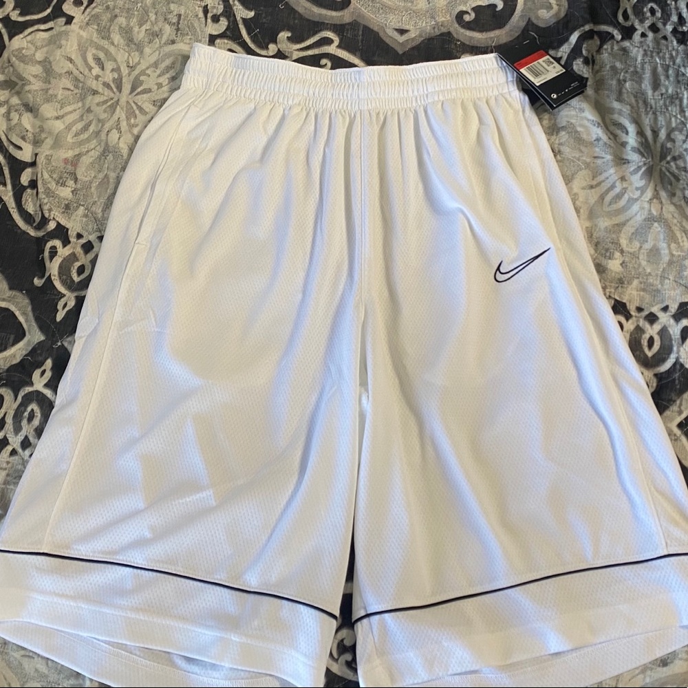 Men’s Large Tall White Nike Basketball Shorts